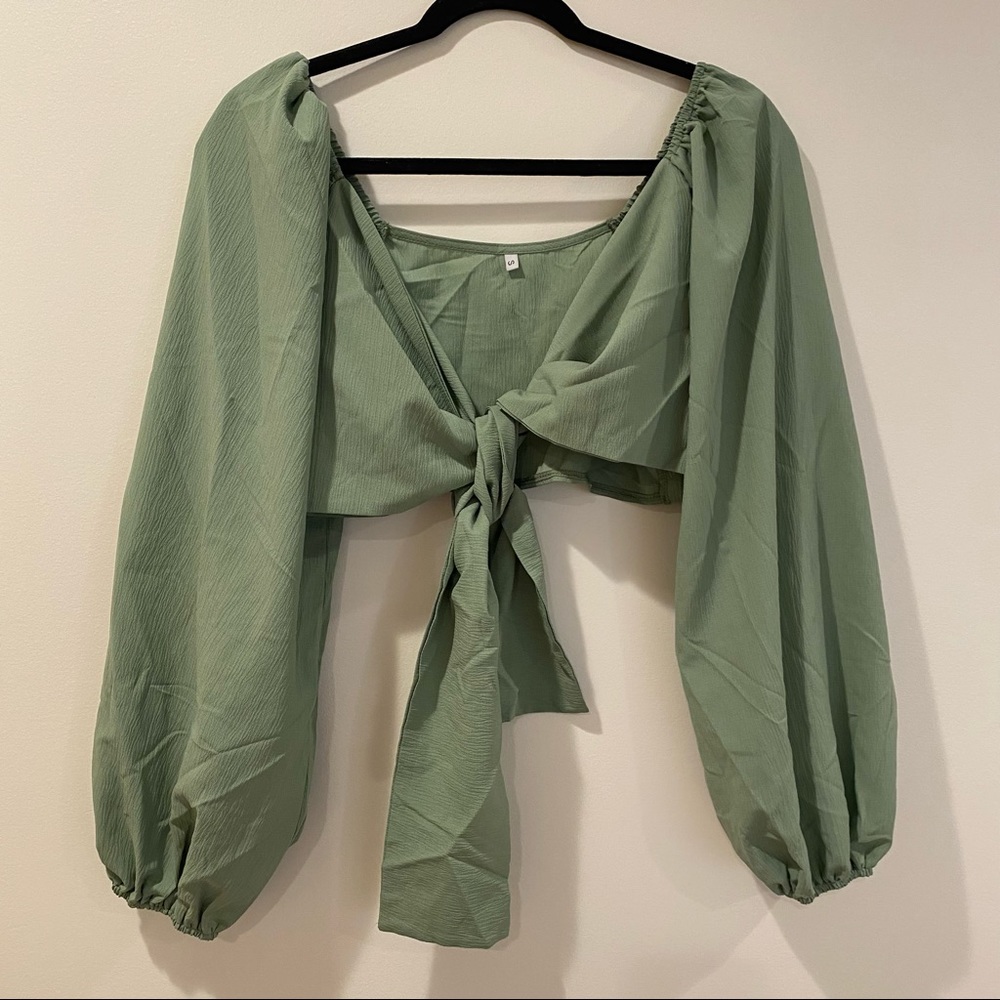 Long sleeve top with with tie in front